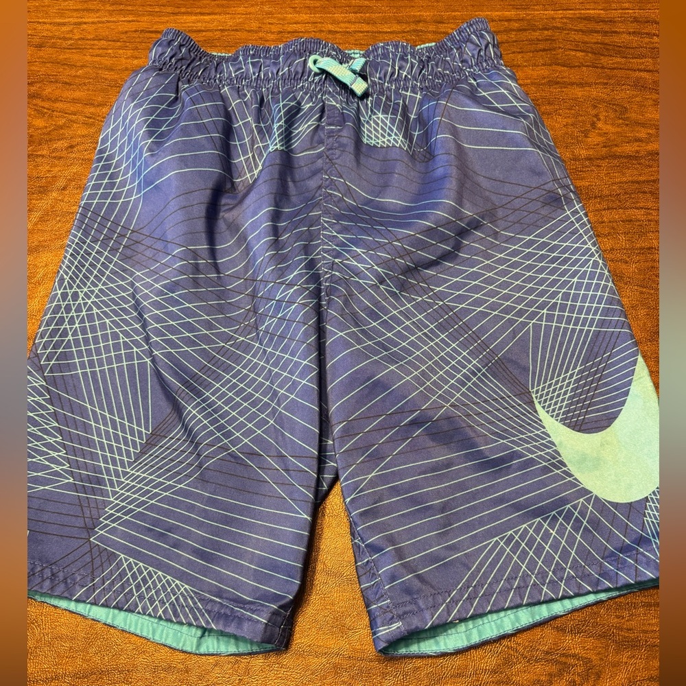 Nike swim boys trunks Sz 8-9 EUC